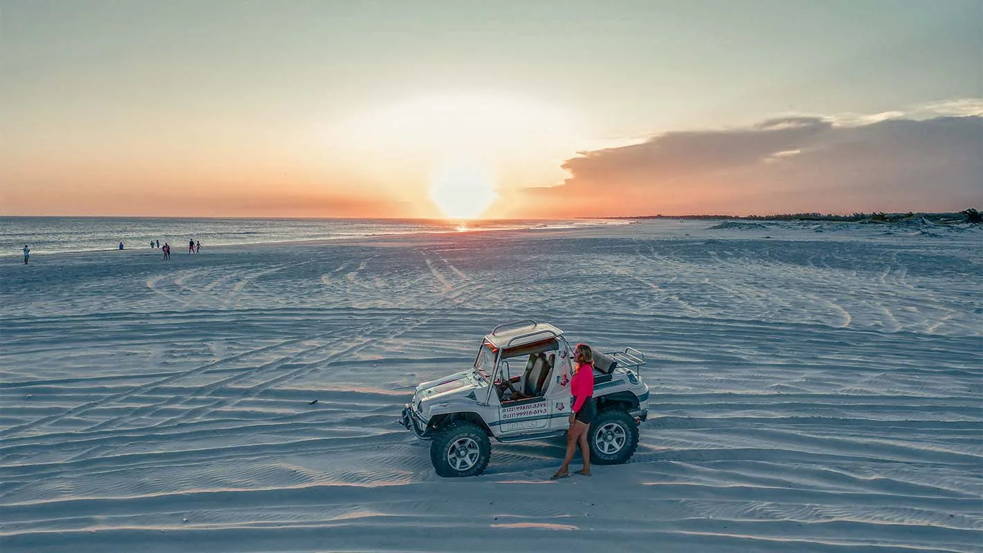3 Experiências Incríveis em Cabo Frio para Fechar o Mês com Pé na Areia e Vista de Tirar o Fôlego