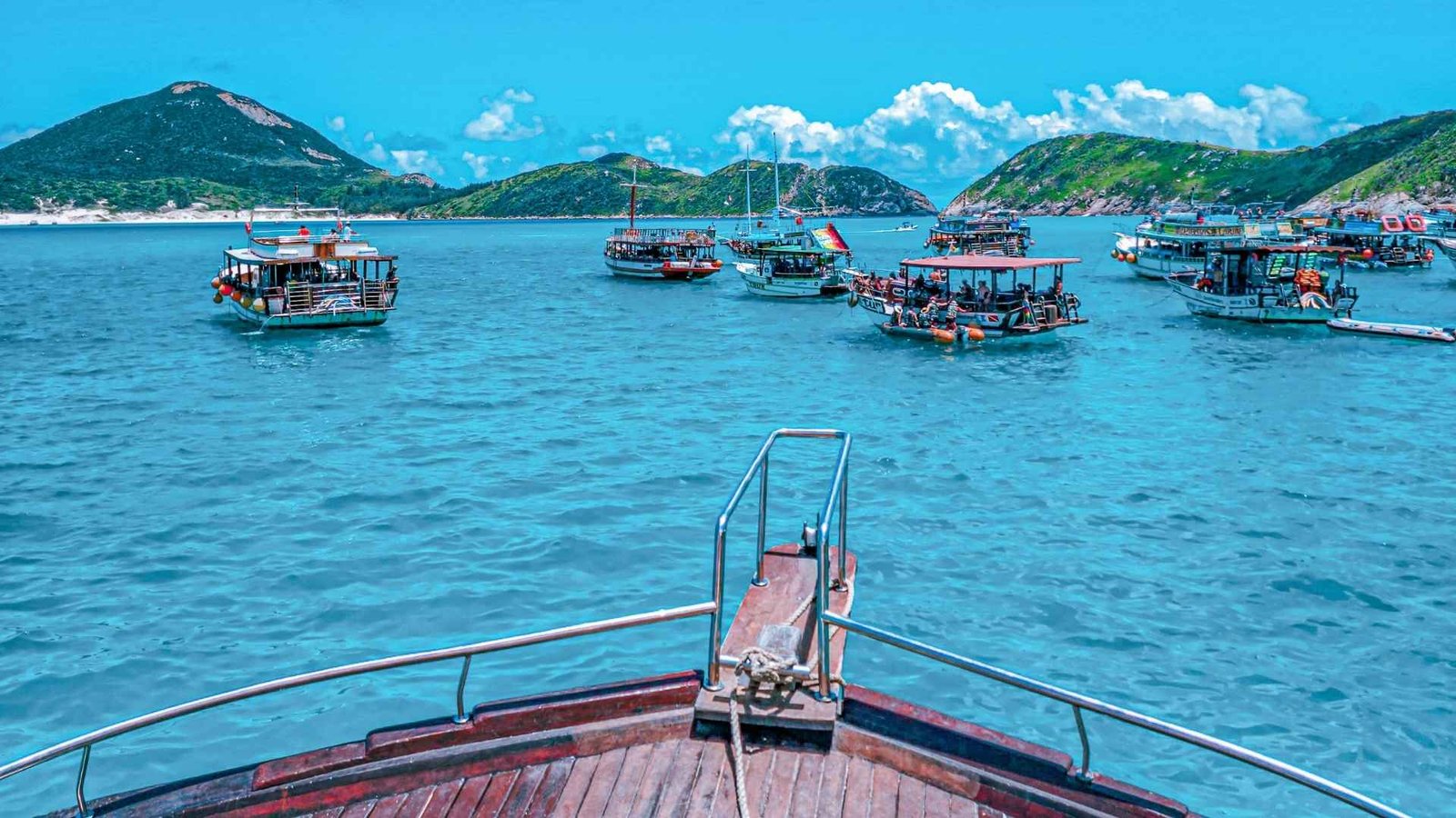 Semana do saco cheio em Cabo Frio: aproveite outubro na Região dos Lagos