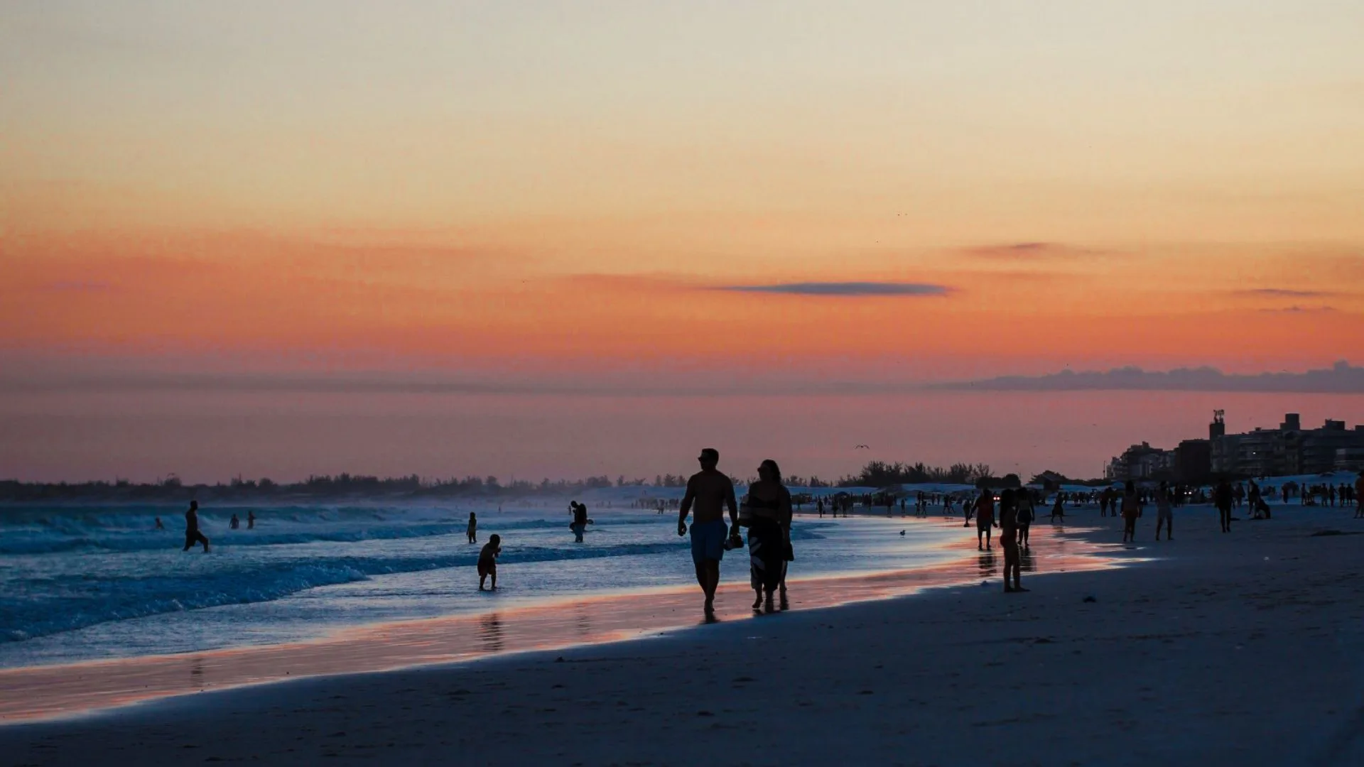 Onde ver o pôr do sol mais bonito em Cabo Frio? Descubra os lugares que parecem cenário de filme.