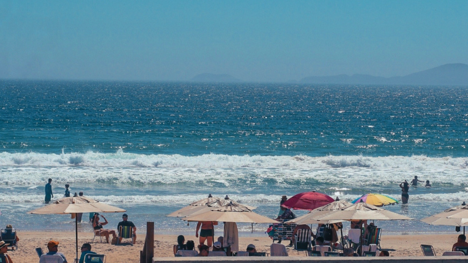 O que faz a Praia do Peró ser Bandeira Azul? Descubra por que ela está entre as melhores praias do Brasil